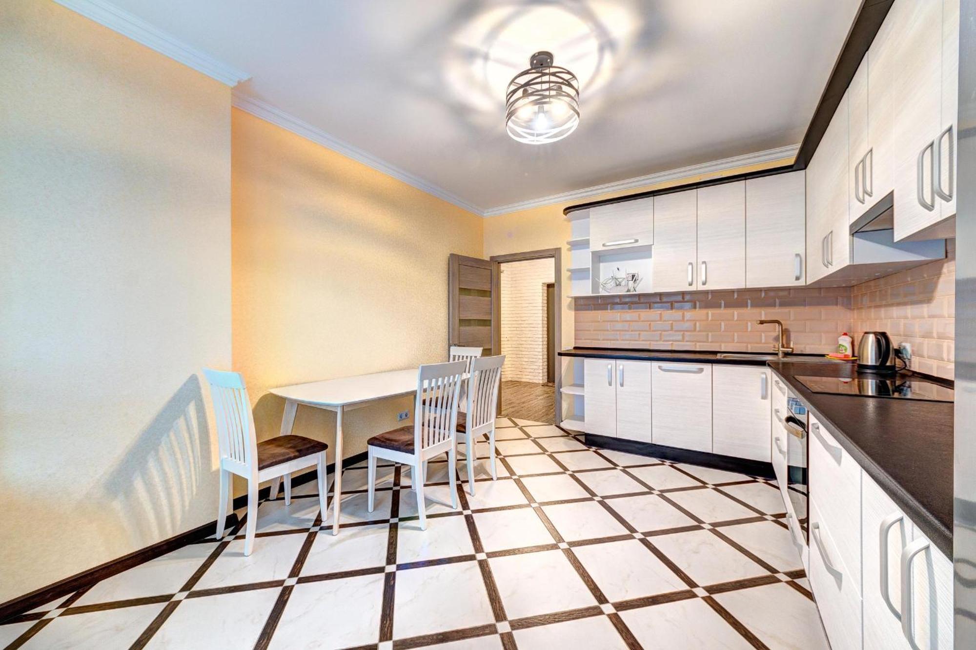 Apartment Voskresenska 18 , Парковые Озера Kiev Bilik gambar