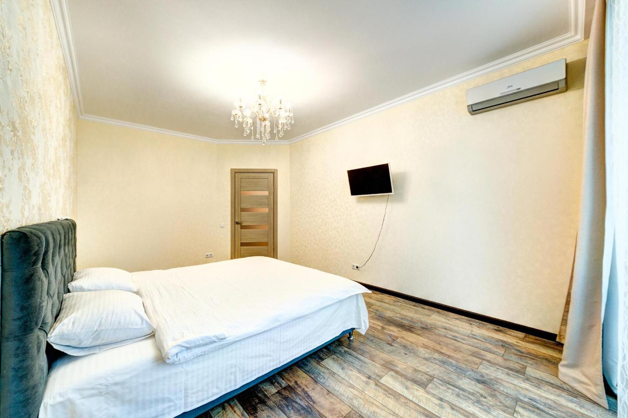 Apartment Voskresenska 18 , Парковые Озера Kiev Bilik gambar