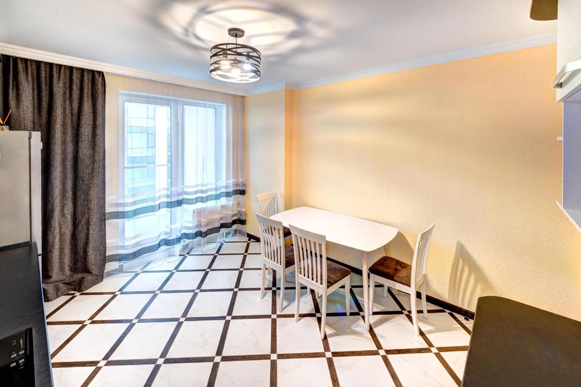 Apartment Voskresenska 18 , Парковые Озера Kiev Bilik gambar