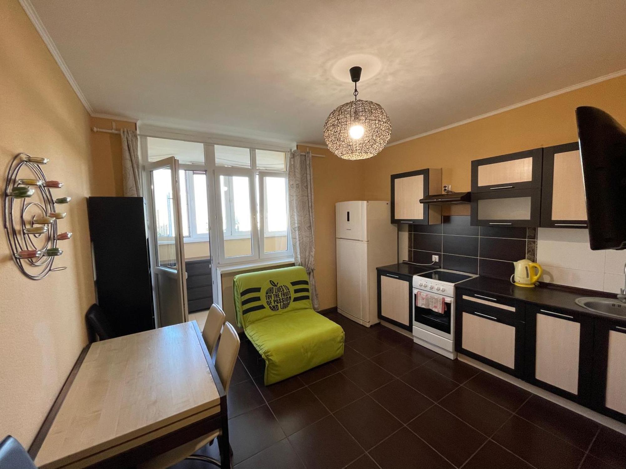 Apartment Voskresenska 18 , Парковые Озера Kiev Bilik gambar
