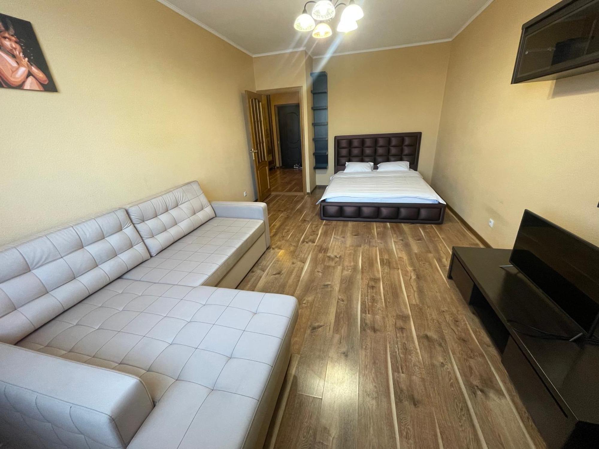 Apartment Voskresenska 18 , Парковые Озера Kiev Bilik gambar