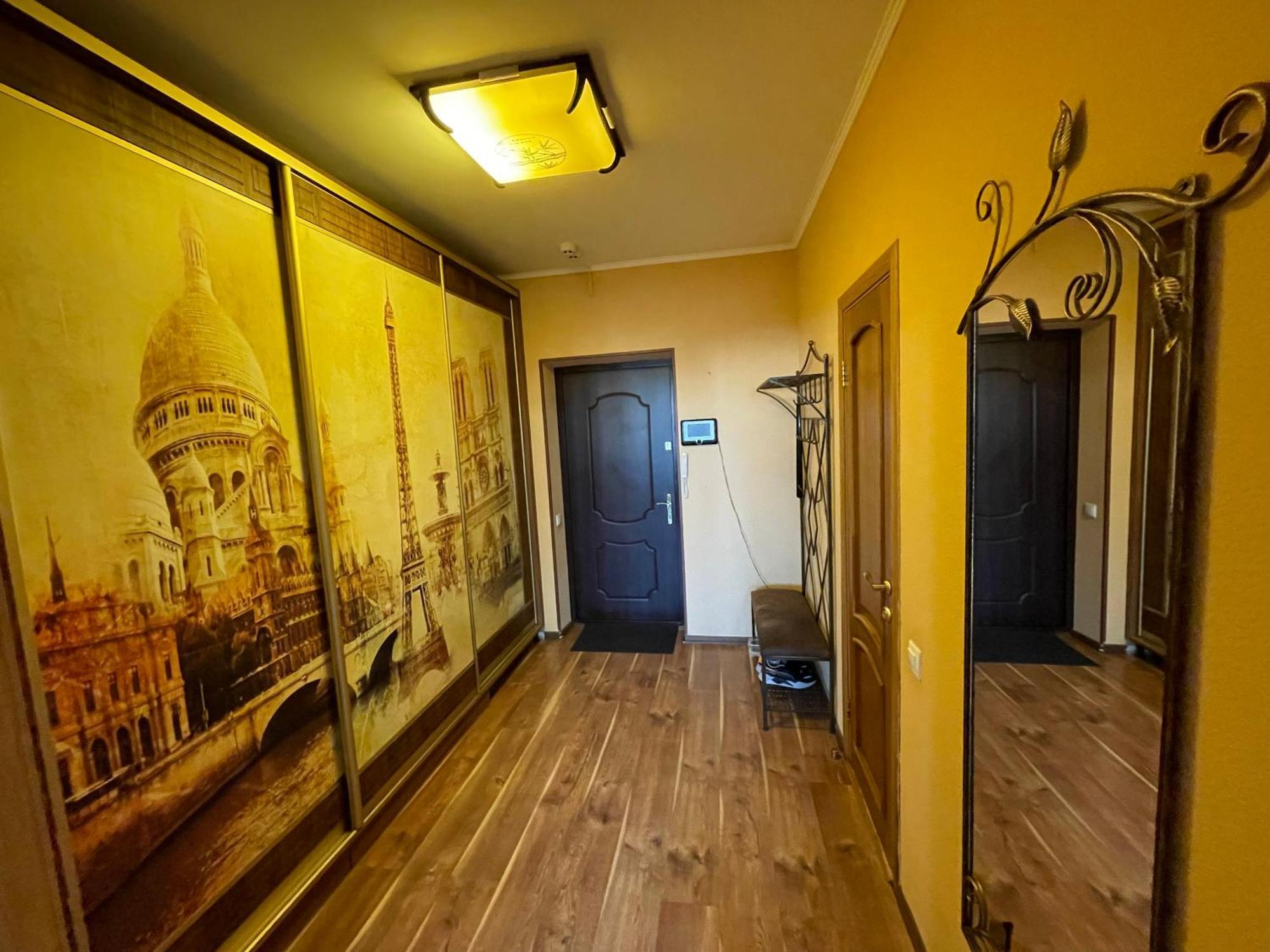 Apartment Voskresenska 18 , Парковые Озера Kiev Bilik gambar