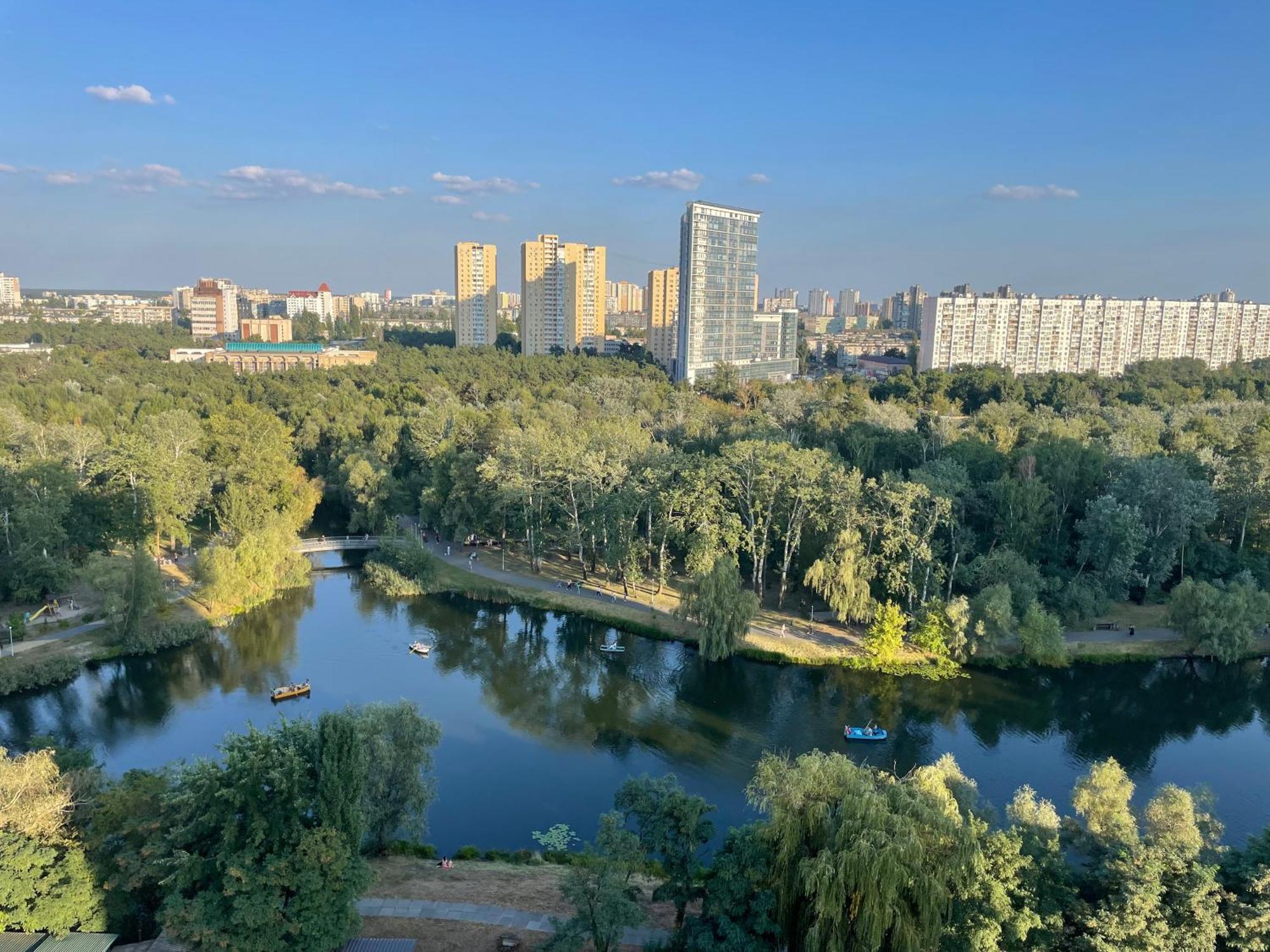 Apartment Voskresenska 18 , Парковые Озера Kiev Bilik gambar