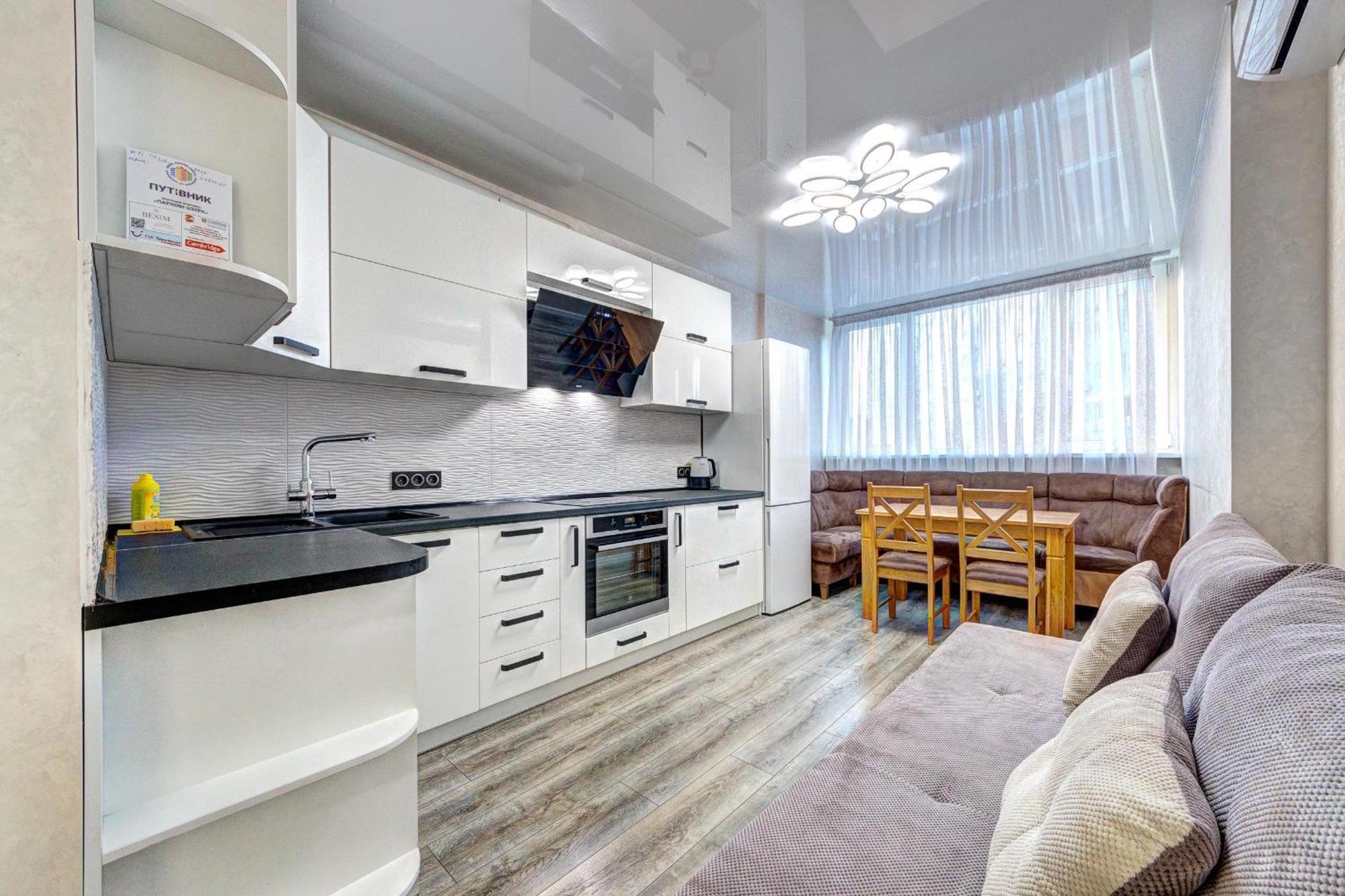 Apartment Voskresenska 18 , Парковые Озера Kiev Bilik gambar