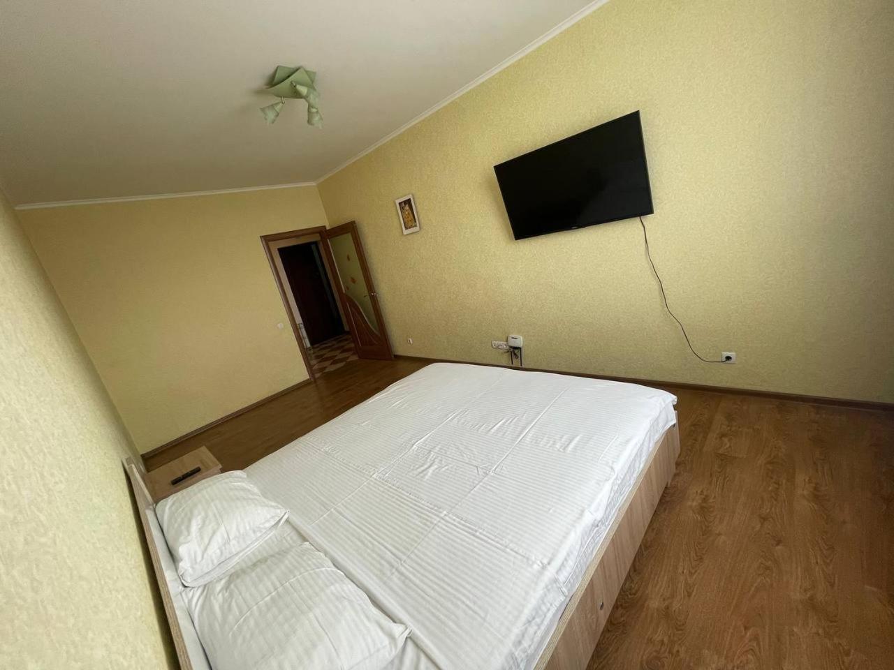 Apartment Voskresenska 18 , Парковые Озера Kiev Luaran gambar